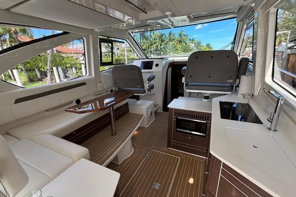 44ft Pursuit Yacht For Sale