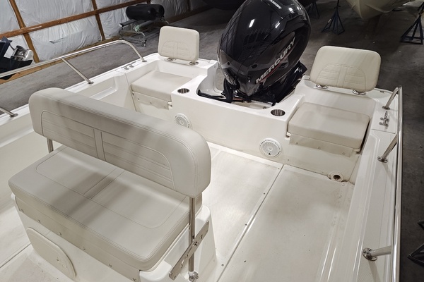 19ft Boston Whaler Yacht For Sale