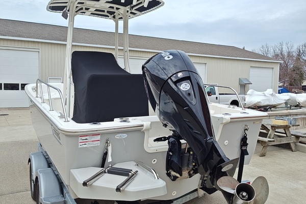 19ft Boston Whaler Yacht For Sale