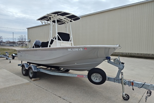 19ft Boston Whaler Yacht For Sale