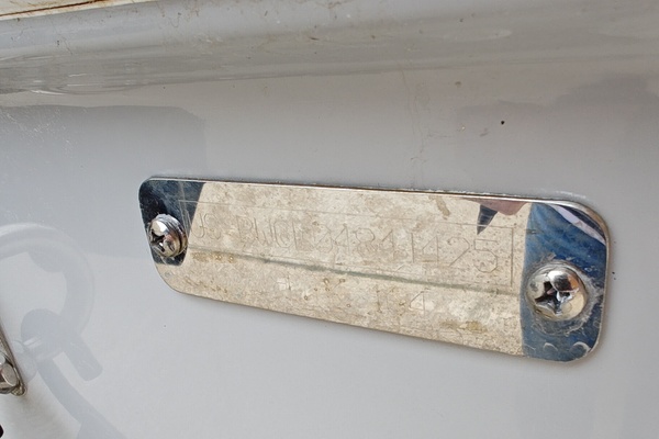 19ft Boston Whaler Yacht For Sale