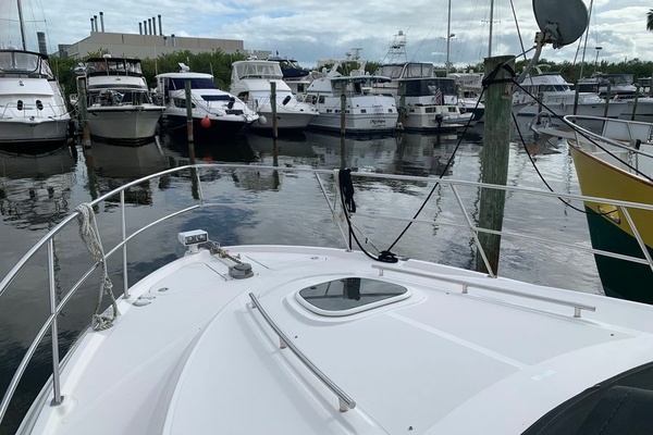 ABOVE GROUND 45ft Sea Ray Yacht For Sale