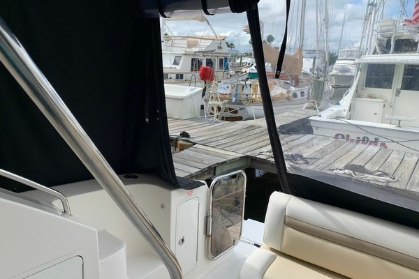 ABOVE GROUND 45ft Sea Ray Yacht For Sale