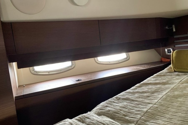 ABOVE GROUND 45ft Sea Ray Yacht For Sale