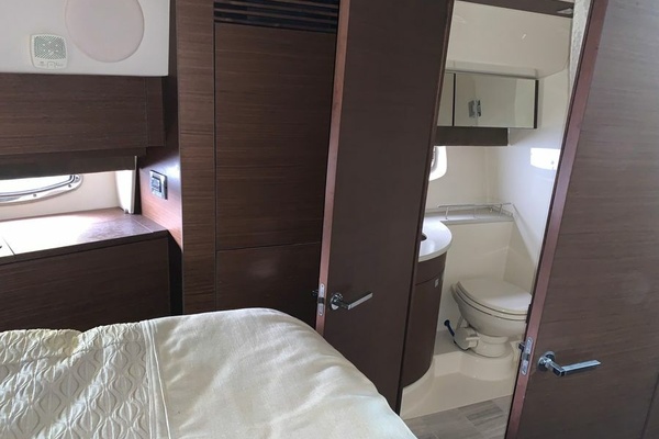 ABOVE GROUND 45ft Sea Ray Yacht For Sale