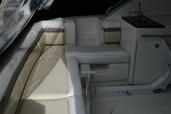 ABOVE GROUND 45ft Sea Ray Yacht For Sale