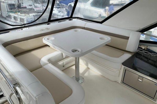 ABOVE GROUND 45ft Sea Ray Yacht For Sale
