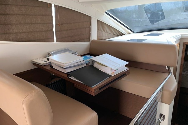 ABOVE GROUND 45ft Sea Ray Yacht For Sale