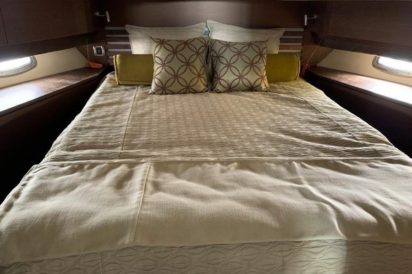 ABOVE GROUND 45ft Sea Ray Yacht For Sale