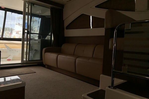 ABOVE GROUND 45ft Sea Ray Yacht For Sale