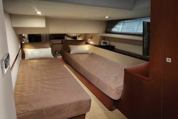 ABOVE GROUND 45ft Sea Ray Yacht For Sale