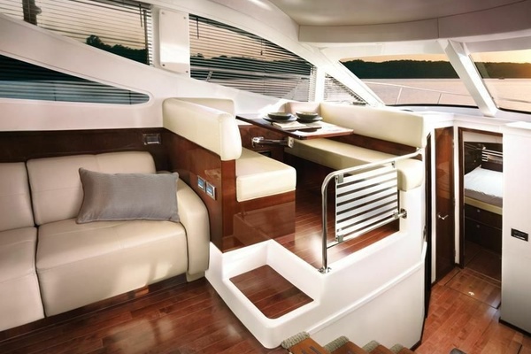 ABOVE GROUND 45ft Sea Ray Yacht For Sale