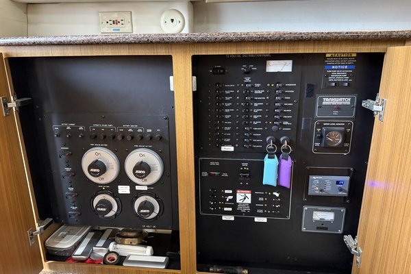 34ft Bayliner Yacht For Sale