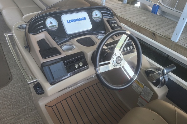 25ft Tracker Yacht For Sale