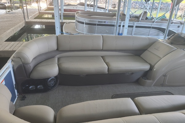 25ft Tracker Yacht For Sale