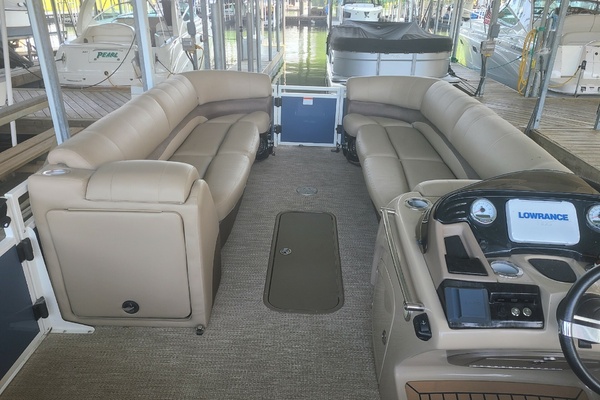 25ft Tracker Yacht For Sale