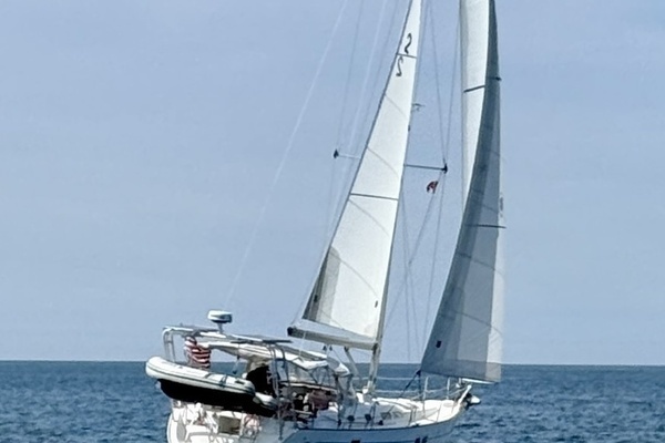 Photo of the 2004 Beneteau 423 "Short Horizon"