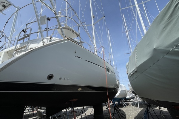 Photo of the 2004 Beneteau 423 "Short Horizon"