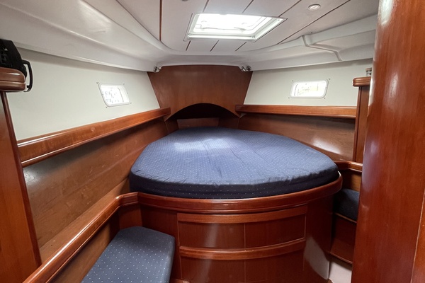 Short Horizon 42ft Beneteau Yacht For Sale