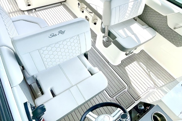 25ft Sea Ray Yacht For Sale