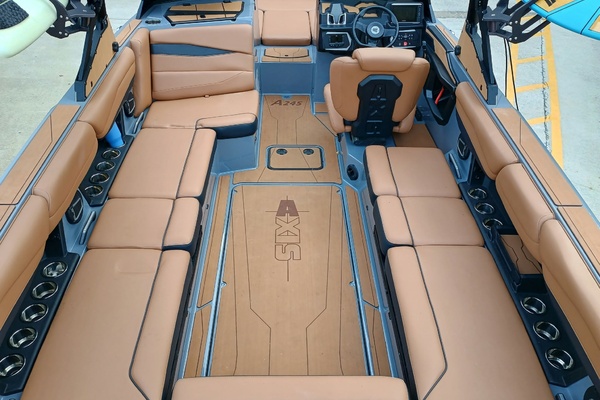 24ft Axis Yacht For Sale