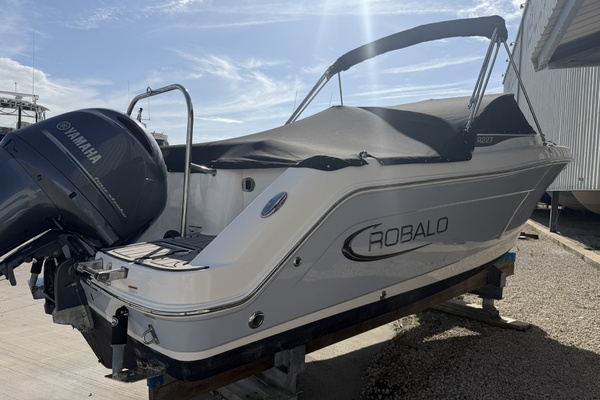 22ft Robalo Yacht For Sale