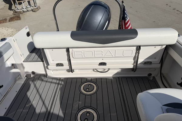 22ft Robalo Yacht For Sale