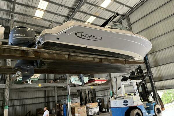 22ft Robalo Yacht For Sale