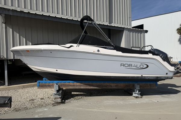 22ft Robalo Yacht For Sale