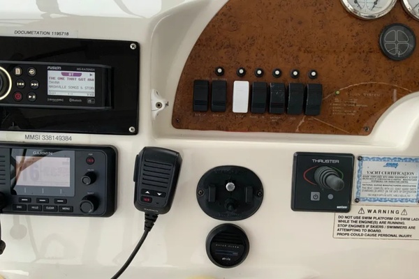 33ft Silverton Yacht For Sale