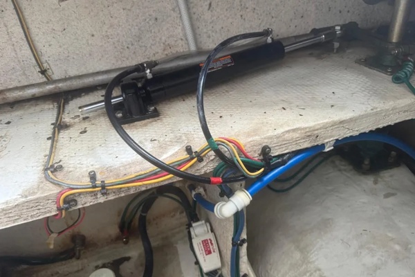 33ft Silverton Yacht For Sale