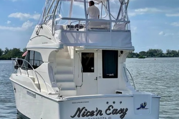 33ft Silverton Yacht For Sale