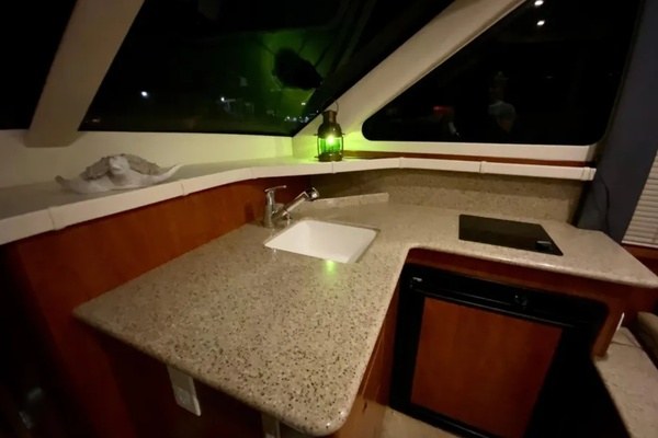 33ft Silverton Yacht For Sale