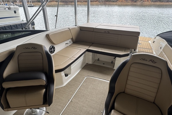 Photo of the 2020 Sea Ray SPX230