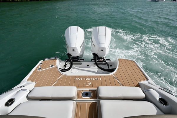 30ft Crownline Yacht For Sale