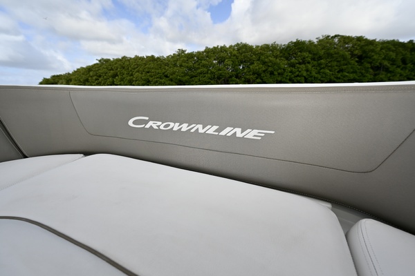30ft Crownline Yacht For Sale