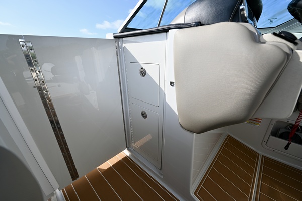 30ft Crownline Yacht For Sale