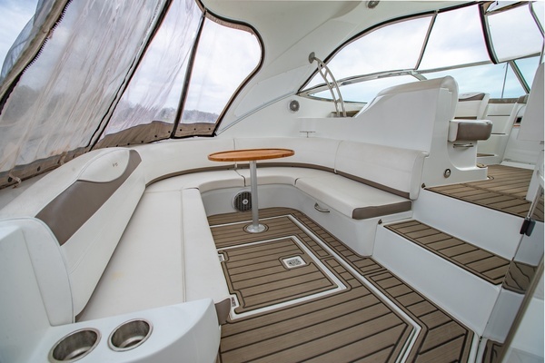 2008 Cruisers Yachts 46