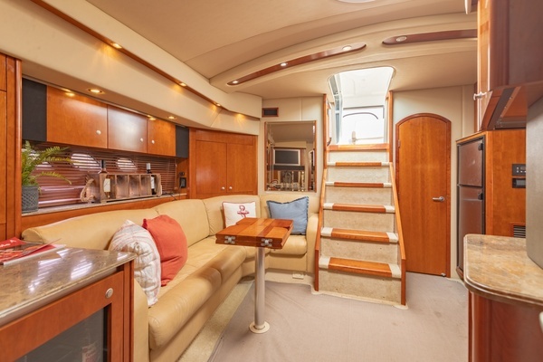 2008 Cruisers Yachts 46