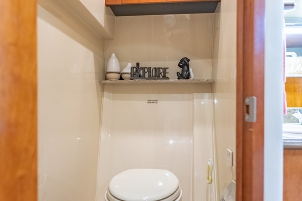 2008 Cruisers Yachts 46