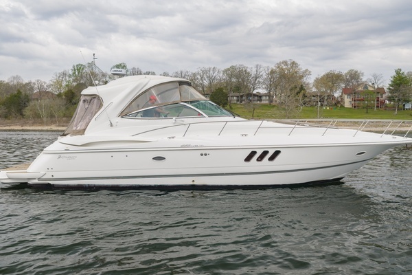 2008 Cruisers Yachts 46