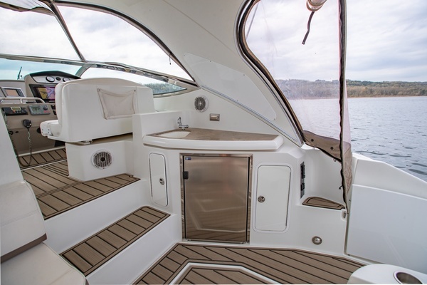 2008 Cruisers Yachts 46