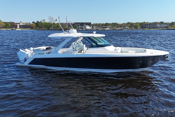 38FT (11.58M) TIARA YACHTS
