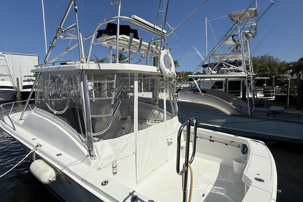 Photo of the 2000 Luhrs 