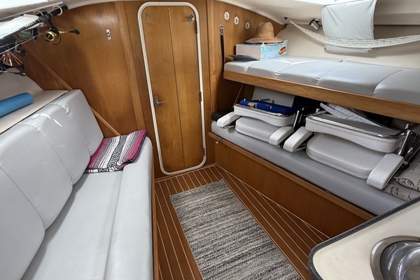 Photo of the 2000 Luhrs 