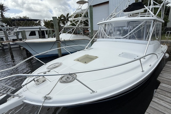 Photo of the 2000 Luhrs 