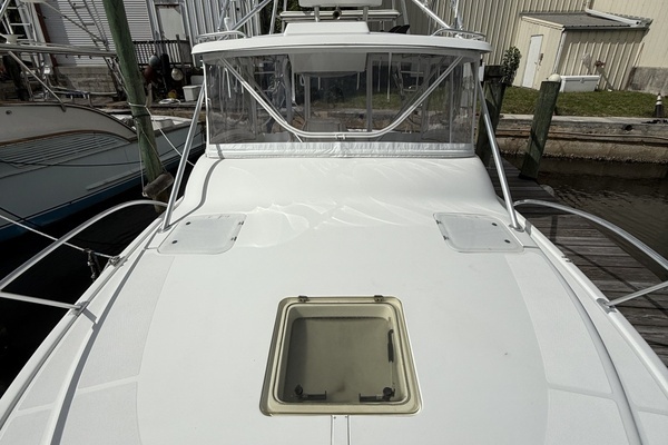 Photo of the 2000 Luhrs 