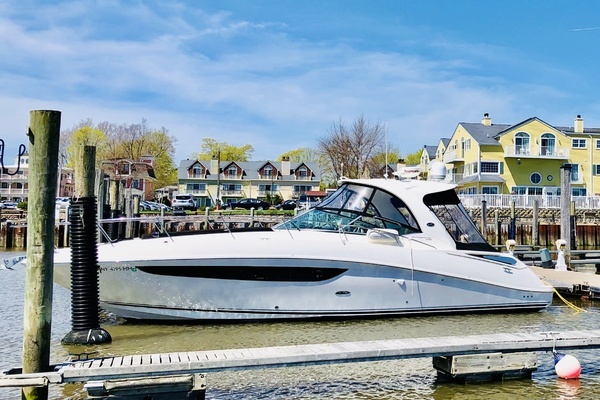 2017 Sea Ray 37