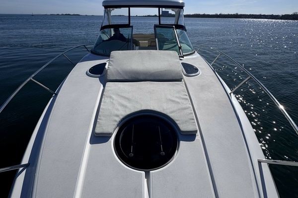 Photo of the 2020 Regal 33 XO