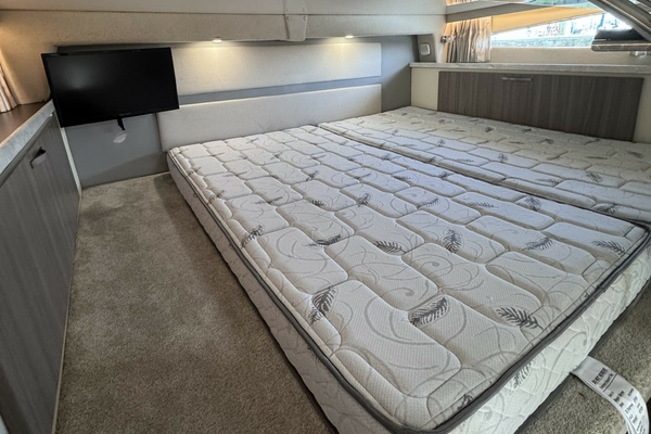 33ft Regal Yacht For Sale